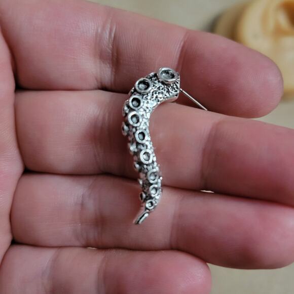 Illusion octopus tentacle post earrings, thick through-ear effect - Picture 2 of 3